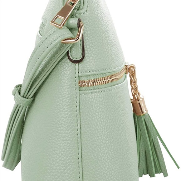 ๐๐๐ NWT! Mint green. Lightweight Medium Dome Crossbody Bag Shoulder Bag - Picture 2 of 5